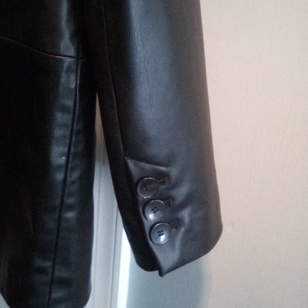 Leather - Picture 4 of 4